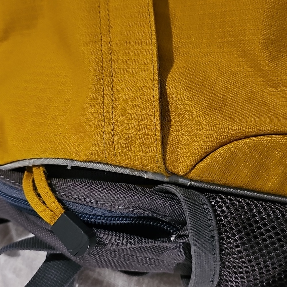 Osprey Yellow and Grey Veer Backwoods Sling Bag - Picture 3 of 6
